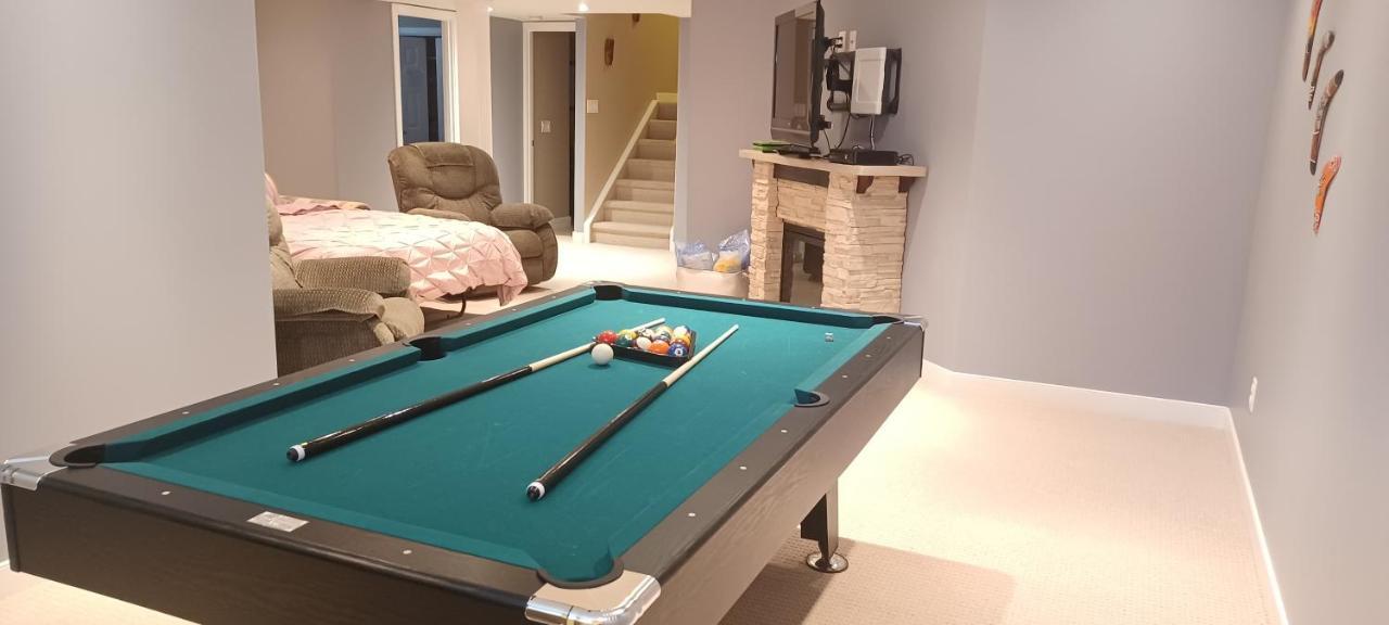 680 Sq Ft Private Space With Ensuite Bathroom カルガリー エクステリア 写真